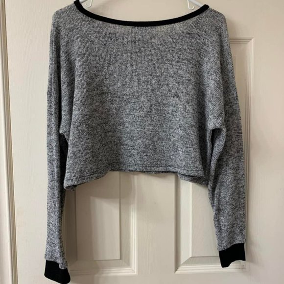 🌷3 for$25🌷Forever 21, US M, Grey & Black Crop Drop Shoulder Statement Sweater - Picture 4 of 5